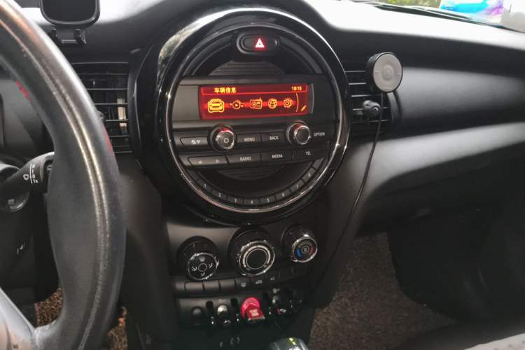 Used MINI 2015 1.2T ONE Five-Door Edition Audio And AC Panel