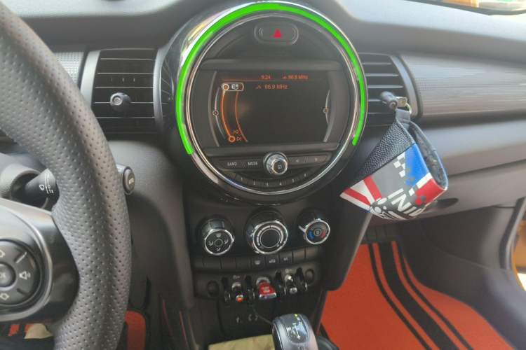 Used MINI 2015 1.5T COOPER Fun Five-Door Edition Audio And AC Panel
