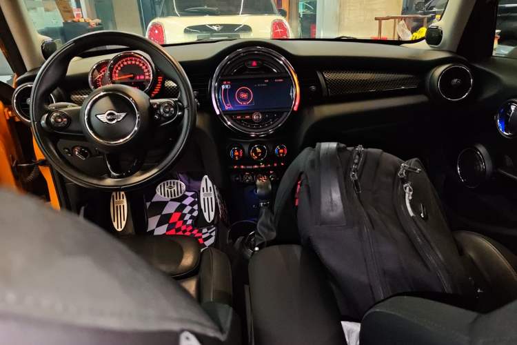Used MINI 2015 2.0T COOPER S Five-Door Edition Audio And AC Panel