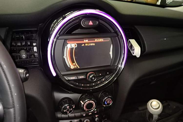 Used MINI 2015 1.5T COOPER Fun Five-Door Edition Audio And AC Panel