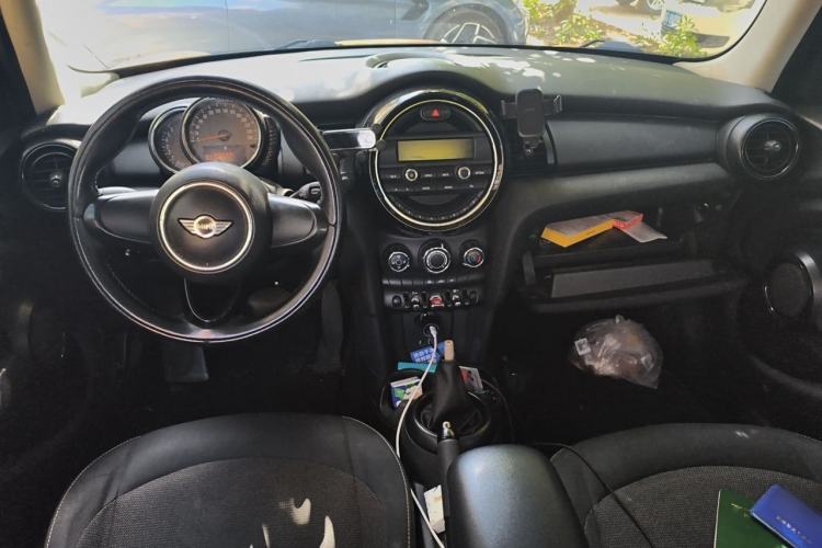 Used MINI 2015 1.2T ONE Five-Door Edition Center Console