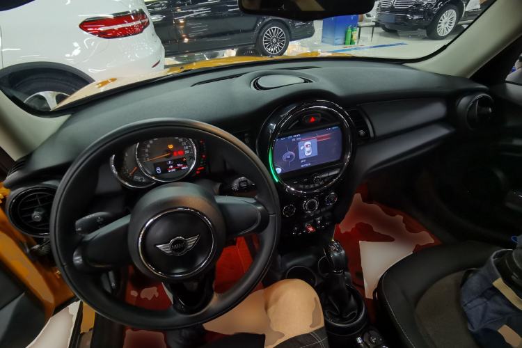Used MINI 2015 1.2T ONE Five-Door Edition Center Console