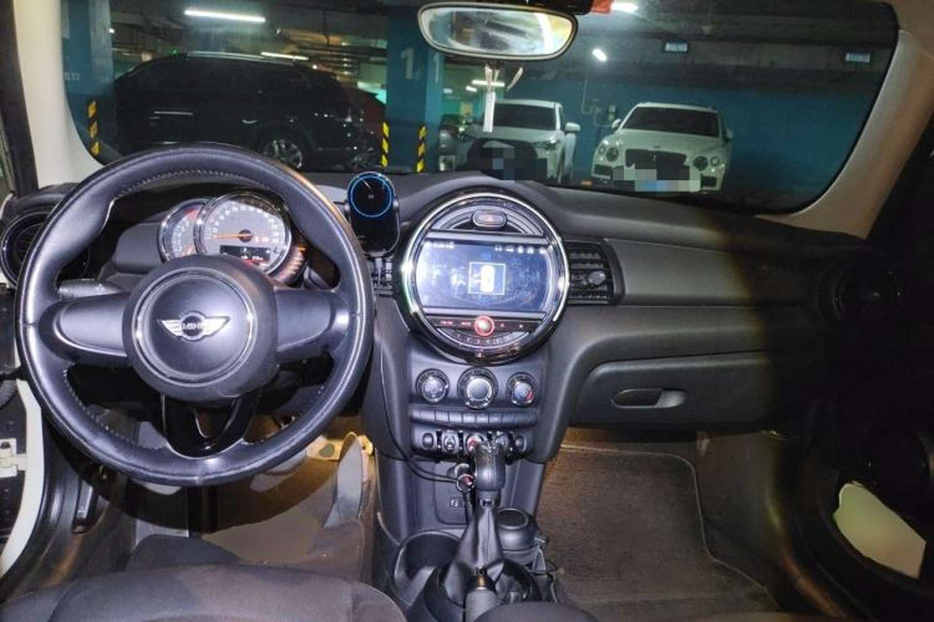 Used MINI 2015 1.2T ONE Five-Door Edition Center Console
