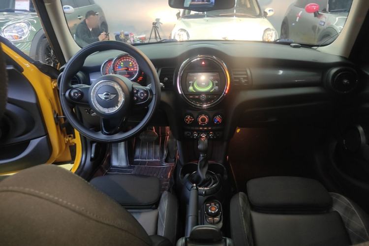 Used MINI 2015 1.5T COOPER Fun Five-Door Edition Center Console