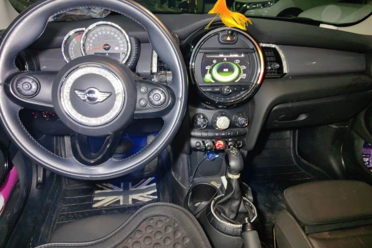 Used MINI 2015 1.5T COOPER Fun Five-Door Edition Center Console