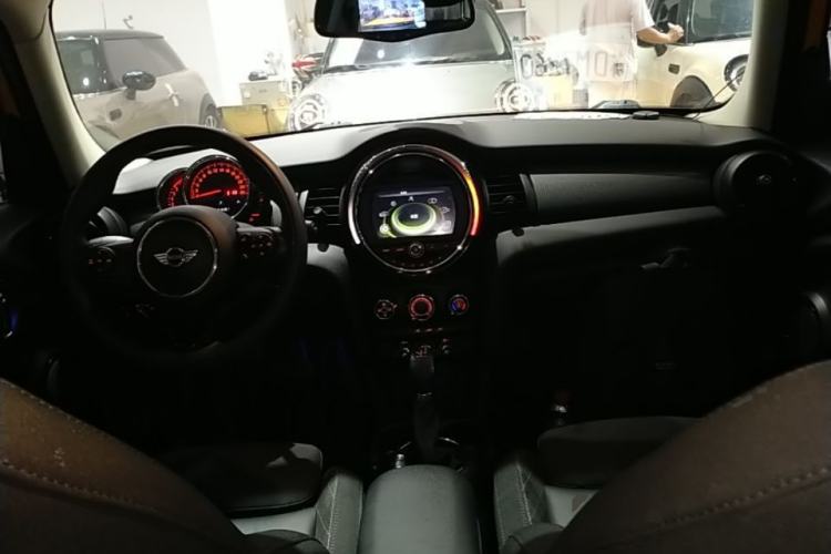 Used MINI 2015 1.5T COOPER Fun Five-Door Edition Center Console