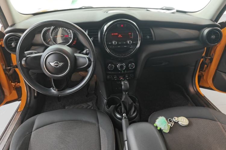 Used MINI 2015 1.2T ONE Five-Door Edition Center Console