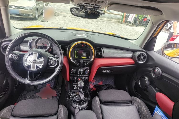 Used MINI 2015 1.5T COOPER Fun Five-Door Edition Center Console