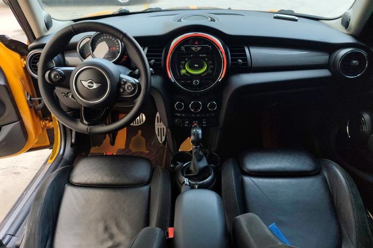 Used MINI 2015 1.5T COOPER Excitement Five-Door Edition Center Console
