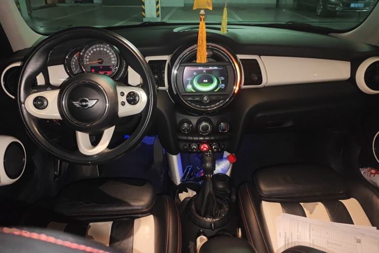 Used MINI 2015 1.5T COOPER Fun Five-Door Edition Center Console