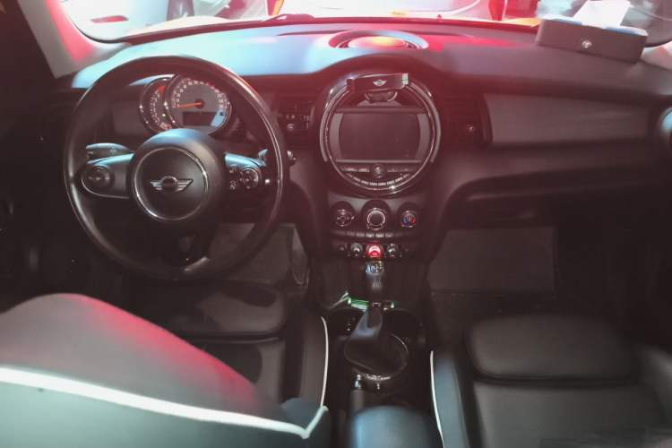 Used MINI 2015 1.5T COOPER Fun Five-Door Edition Center Console