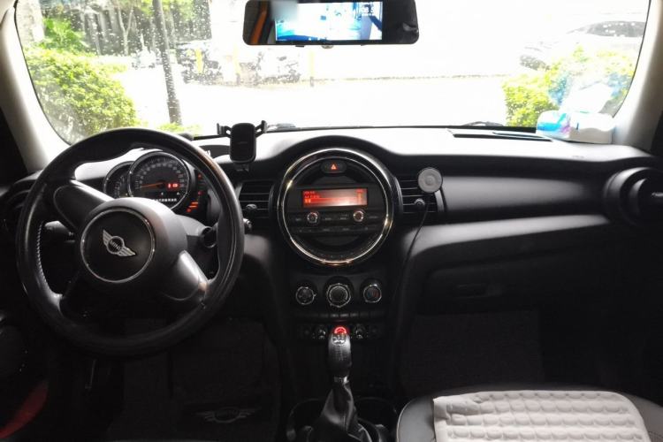 Used MINI 2015 1.2T ONE Five-Door Edition Center Console