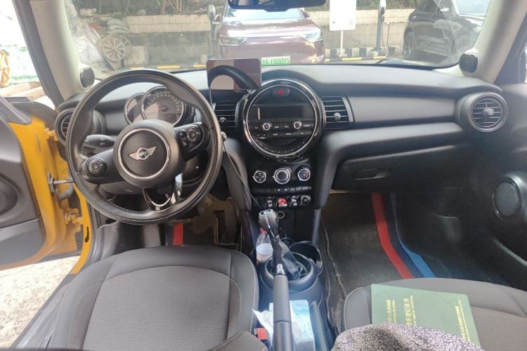 Used MINI 2015 1.2T Manual ONE Center Console