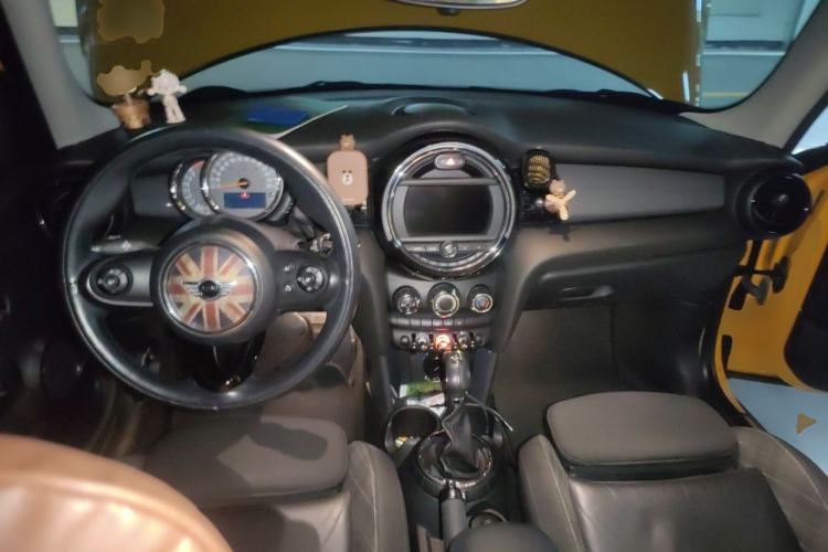 Used MINI 2015 1.5T COOPER Fun Five-Door Edition Center Console