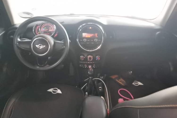 Used MINI 2015 1.2T ONE Five-Door Edition Center Console
