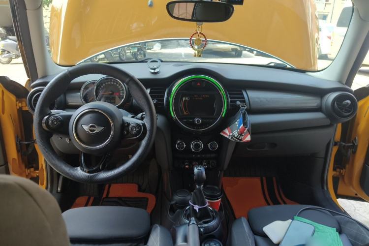 Used MINI 2015 1.5T COOPER Fun Five-Door Edition Center Console