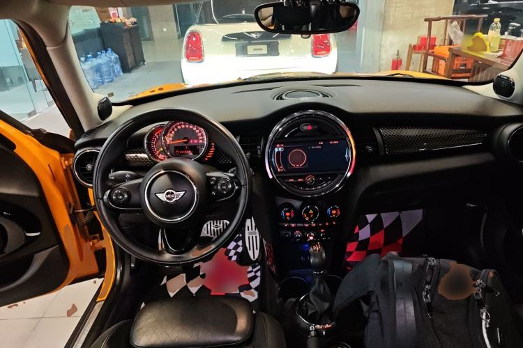 Used MINI 2015 2.0T COOPER S Five-Door Edition Center Console