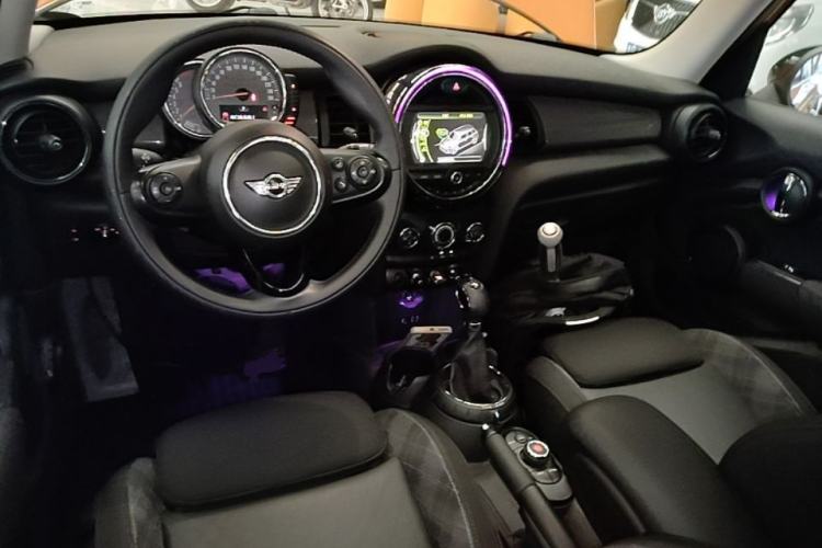 Used MINI 2015 1.5T COOPER Fun Five-Door Edition Center Console