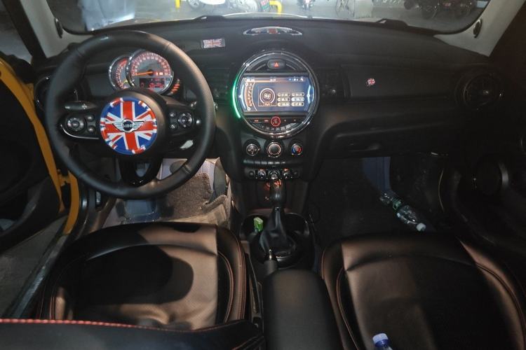Used MINI 2015 1.2T ONE Five-Door Edition Center Console