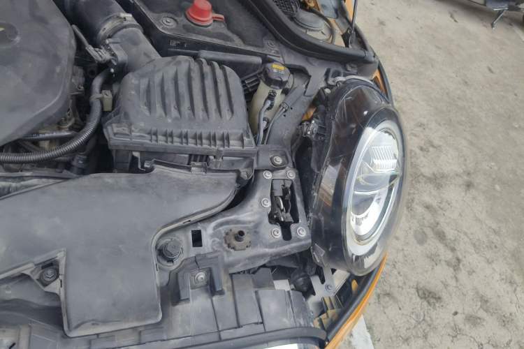 Used MINI 2015 1.5T COOPER Fun Five-Door Edition Engine Bay Left