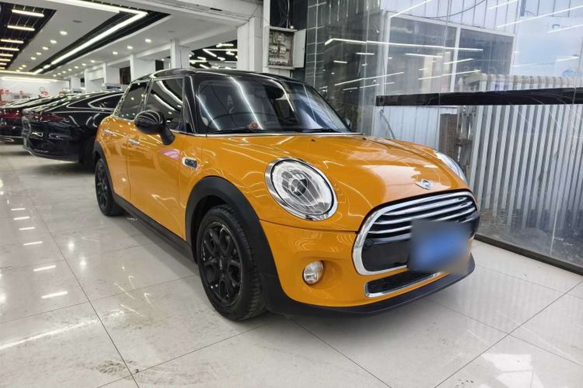 Used MINI 2015 1.5T COOPER Fun Five-Door Edition Exterior 2