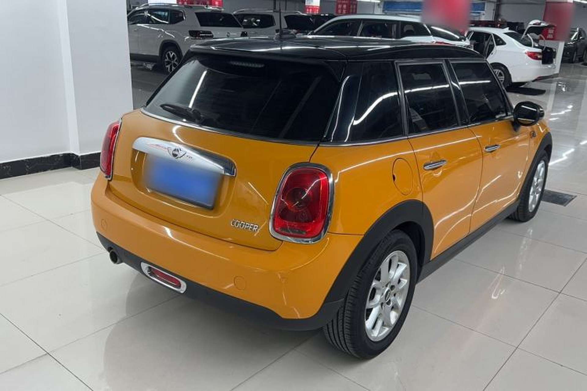 Used MINI 2015 1.5T COOPER Fun Five-Door Edition Exterior 3