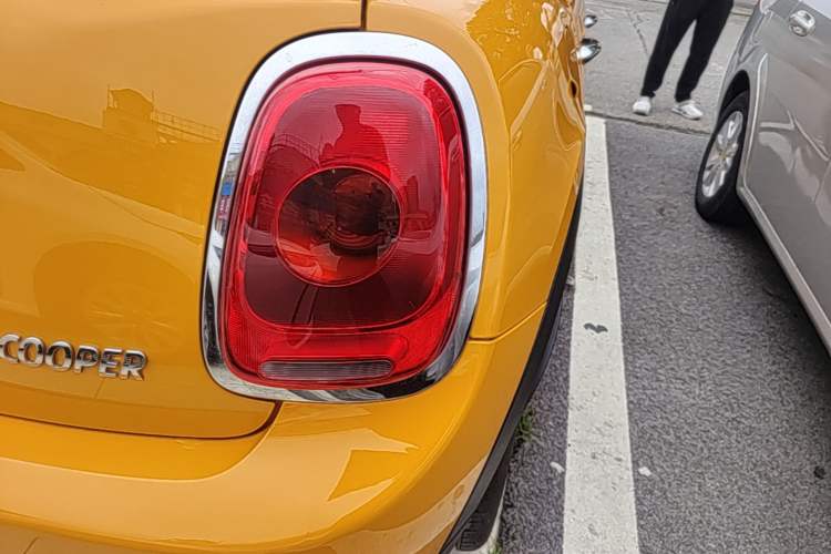 Used MINI 2015 1.5T COOPER Fun Five-Door Edition Exterior 3