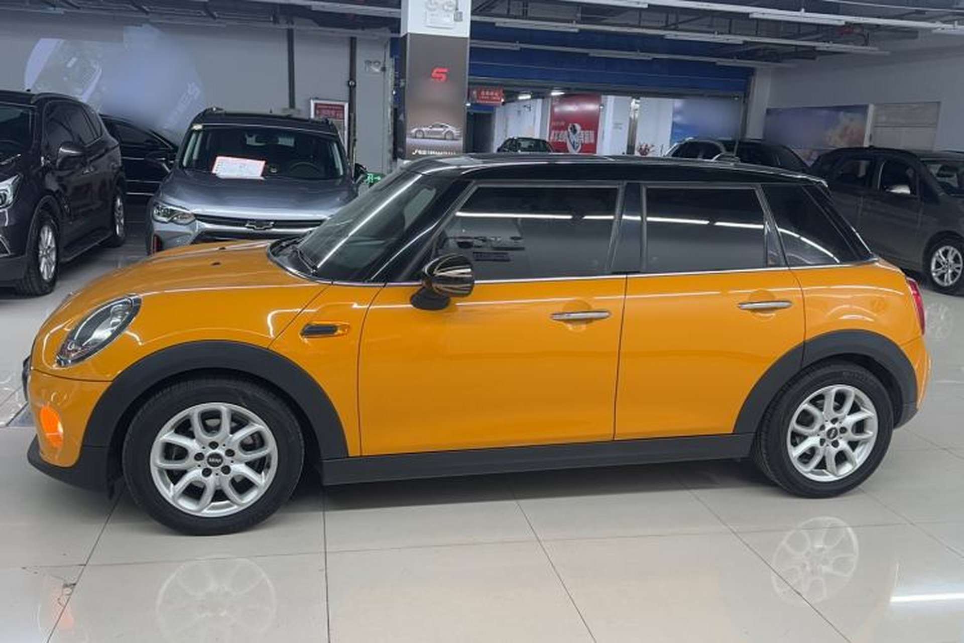 Used MINI 2015 1.5T COOPER Fun Five-Door Edition Exterior 5