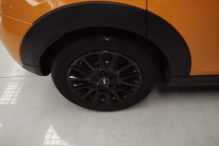 Used MINI 2015 1.5T COOPER Fun Five-Door Edition Exterior 5