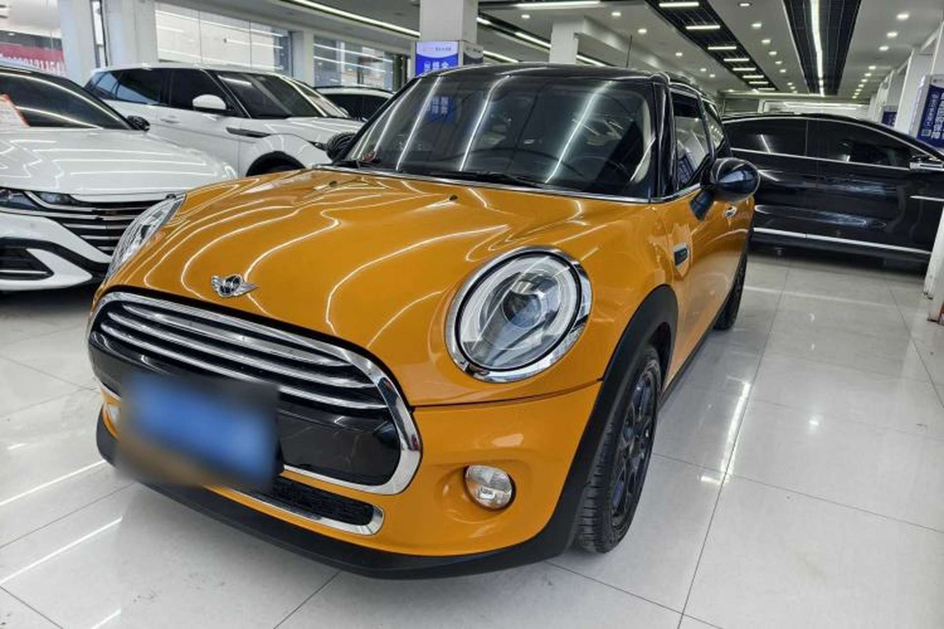 Used MINI 2015 1.5T COOPER Fun Five-Door Edition Front Left 45 Deg