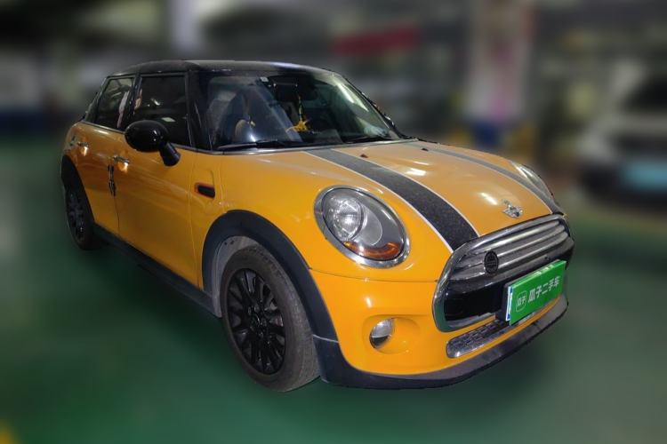 Used MINI 2015 1.5T COOPER Fun Five-Door Edition Front Right 45 Deg