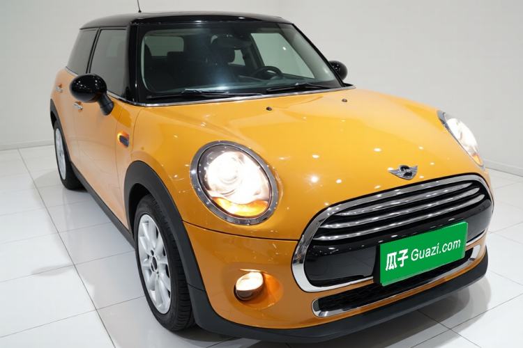 Used MINI 2015 1.5T COOPER Fun Five-Door Edition Front Right 45 Deg