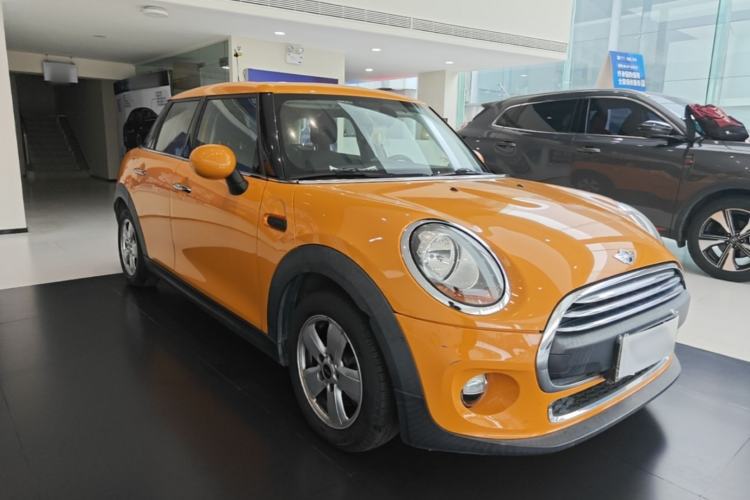 Used MINI 2015 1.2T ONE Five-Door Edition Front Right 45 Deg