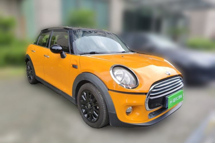 Used MINI 2015 1.5T COOPER Fun Five-Door Edition Front Right 45 Deg