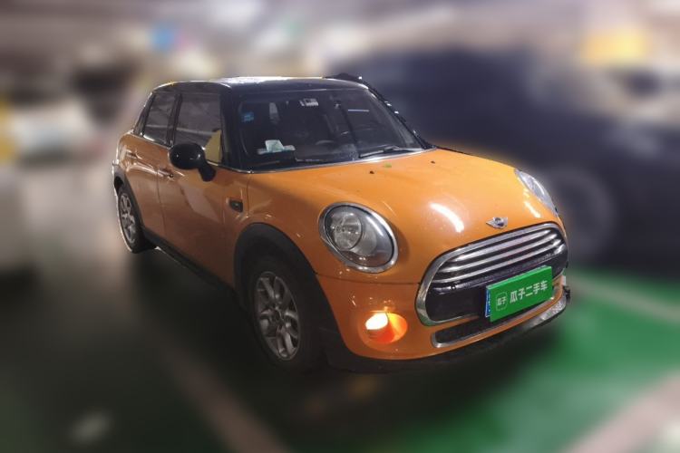 Used MINI 2015 1.5T COOPER Fun Five-Door Edition Front Right 45 Deg