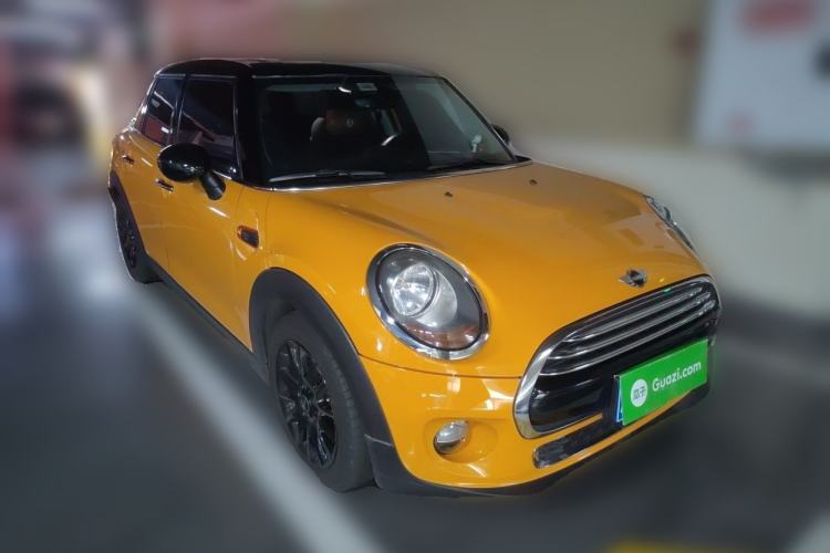 Used MINI 2015 1.5T COOPER Fun Five-Door Edition Front Right 45 Deg