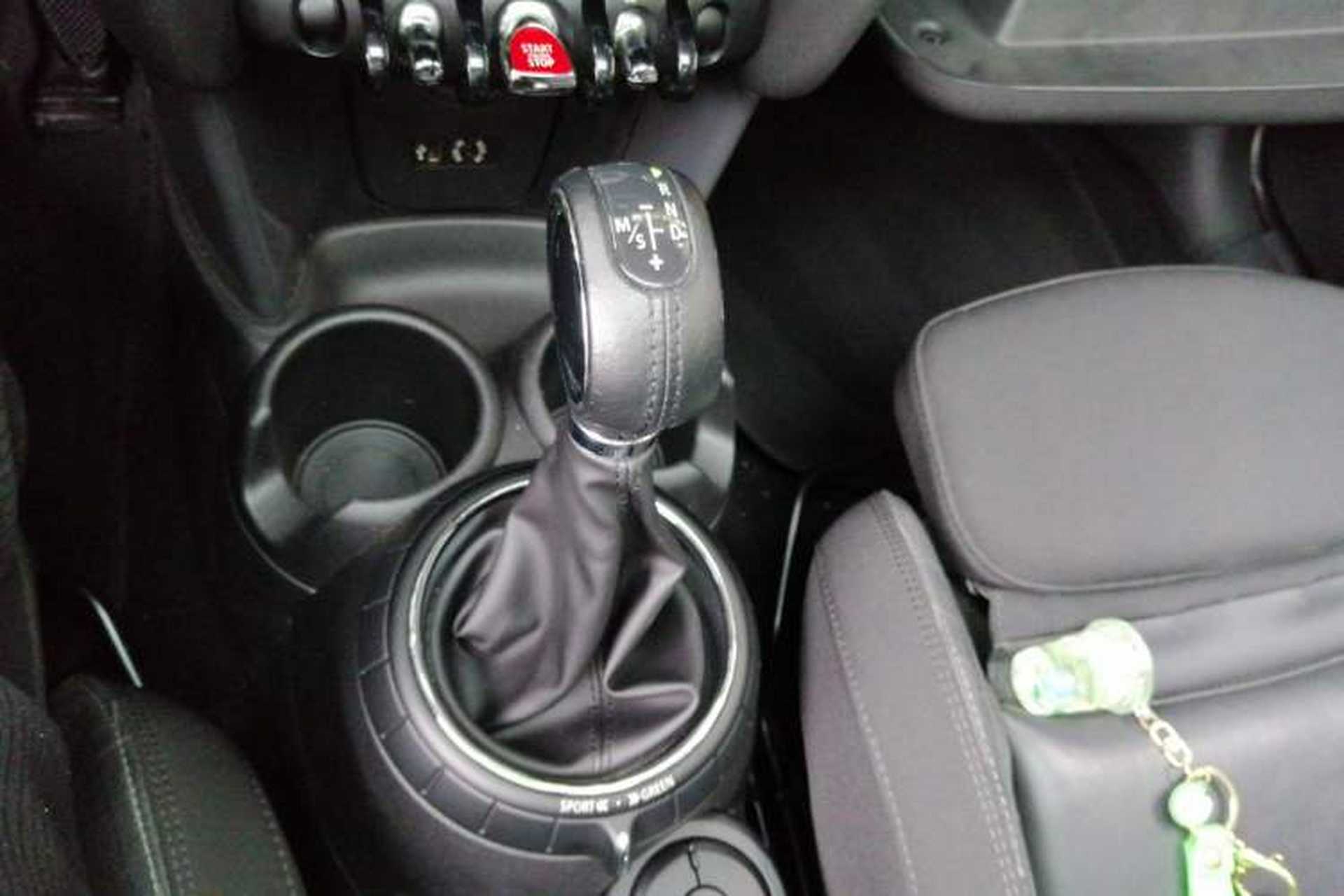 Used MINI 2015 1.5T COOPER Fun Five-Door Edition Gear Lever