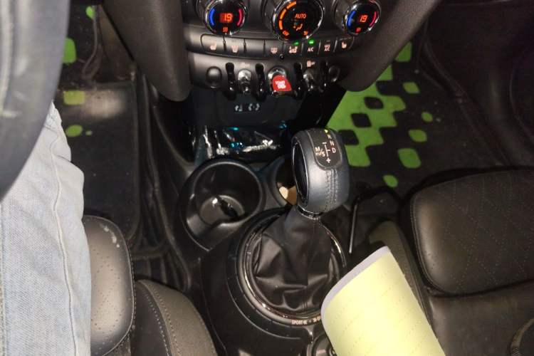 Used MINI 2015 2.0T COOPER S Five-Door Edition Gear Lever