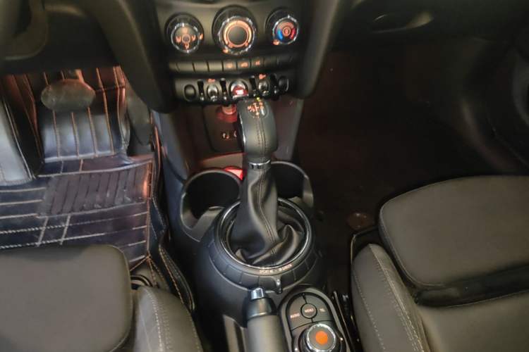 Used MINI 2015 1.5T COOPER Fun Five-Door Edition Gear Lever