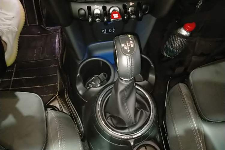 Used MINI 2015 1.5T COOPER Fun Five-Door Edition Gear Lever