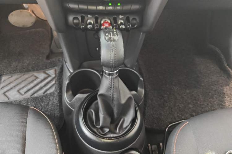 Used MINI 2015 1.2T ONE Five-Door Edition Gear Lever