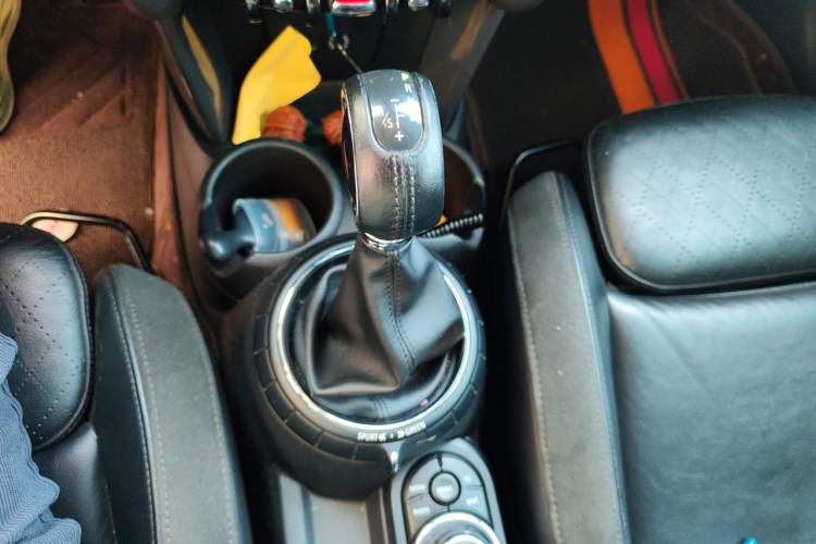 Used MINI 2015 1.5T COOPER Excitement Five-Door Edition Gear Lever