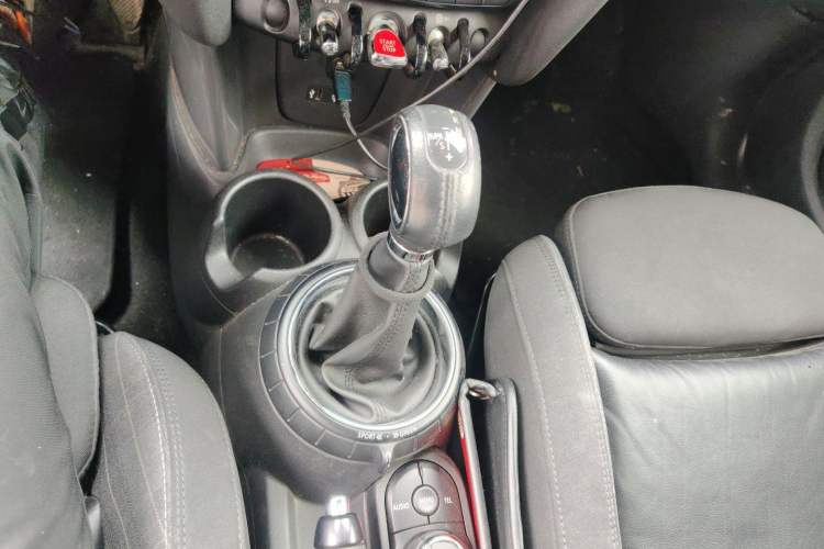 Used MINI 2015 1.5T COOPER Fun Five-Door Edition Gear Lever
