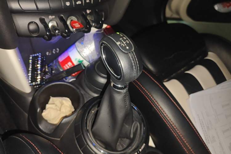 Used MINI 2015 1.5T COOPER Fun Five-Door Edition Gear Lever