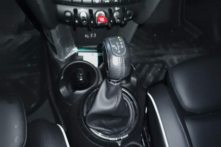 Used MINI 2015 1.5T COOPER Fun Five-Door Edition Gear Lever