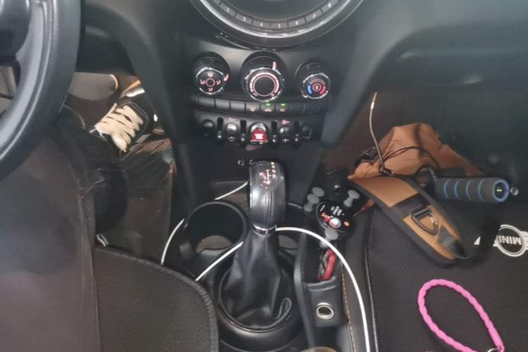Used MINI 2015 1.2T ONE Five-Door Edition Gear Lever