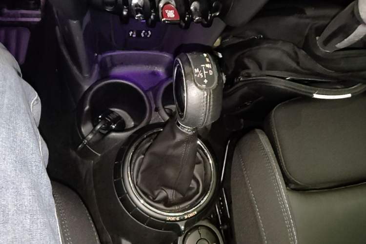 Used MINI 2015 1.5T COOPER Fun Five-Door Edition Gear Lever