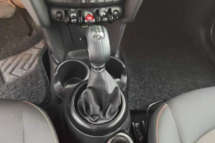 Used MINI 2015 1.2T ONE Five-Door Edition Gear Lever