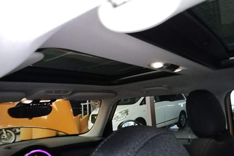Used MINI 2015 1.5T COOPER Fun Five-Door Edition Headliner