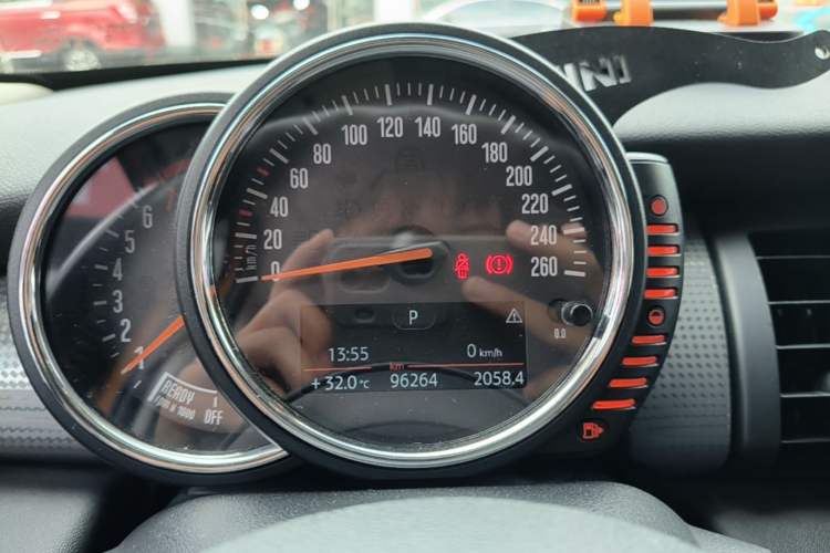 Used MINI 2015 1.5T COOPER Excitement Five-Door Edition Instrument Cluster